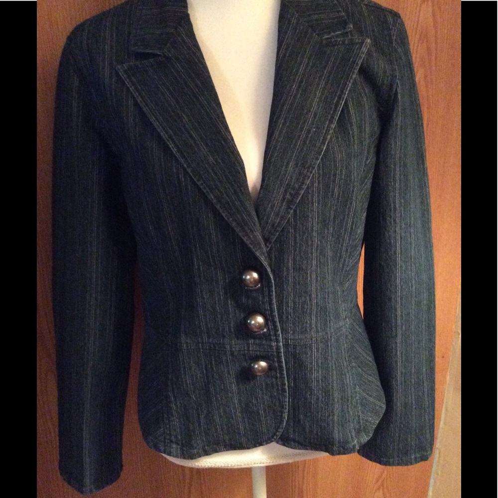 French Cuff jean jacket fitted design